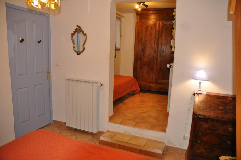 Le Petit Labouret Hotel Revest-du-Bion Екстериор снимка