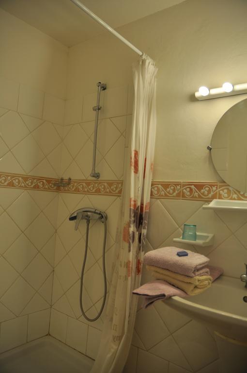 Le Petit Labouret Hotel Revest-du-Bion Екстериор снимка