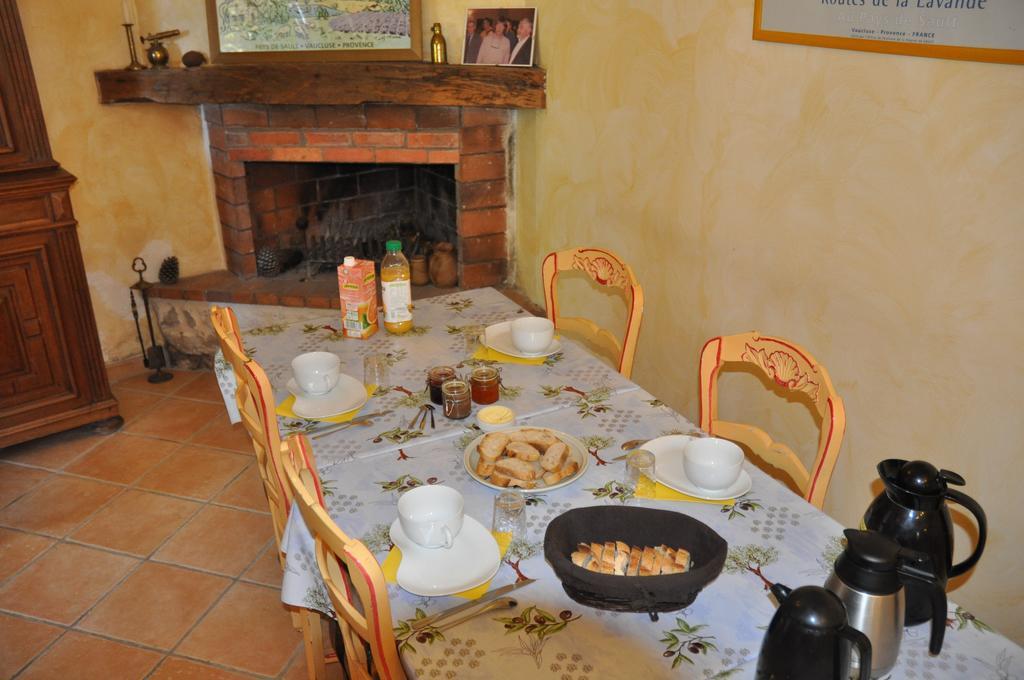 Le Petit Labouret Hotel Revest-du-Bion Екстериор снимка